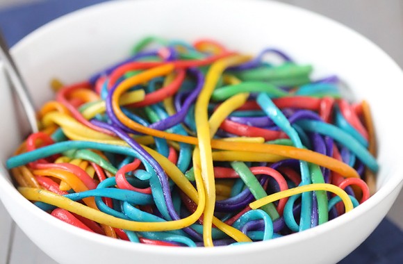 ۲۰۱۲-۰۹-۰۳-rainbow-spaghetti-3-580